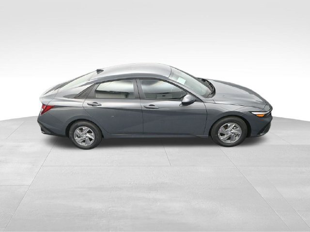 Used 2026 Hyundai Elantra SE FWD image 31