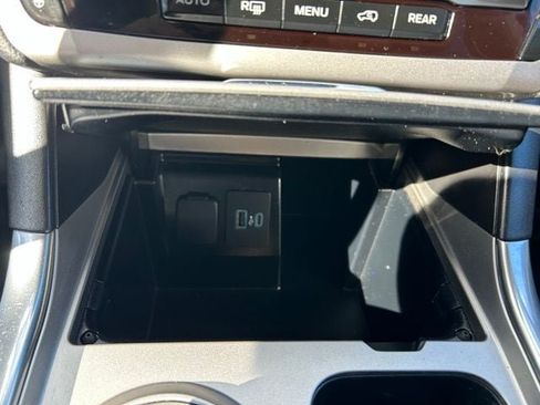 Used 2021 Ford Explorer XLT w/ Equipment Group 202A AWD/4WD image 28