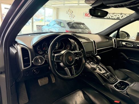 Used 2017 Porsche Cayenne S image 25