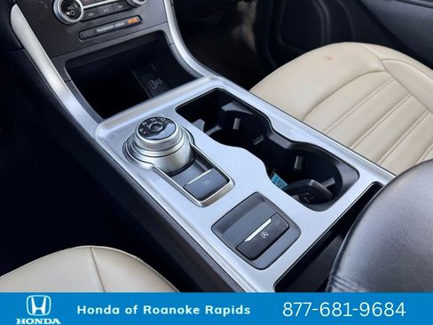 Used 2024 Ford Edge SEL image 32