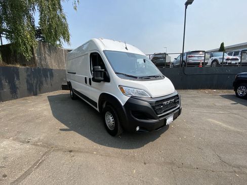 Used 2026 RAM ProMaster 2500 w/ Convenience Group FWD image 8