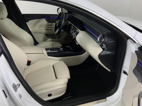 Used 2025 Mercedes-Benz CLA 250 4MATIC image 40