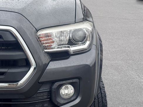 Used 2017 Toyota Tacoma SR5 image 5