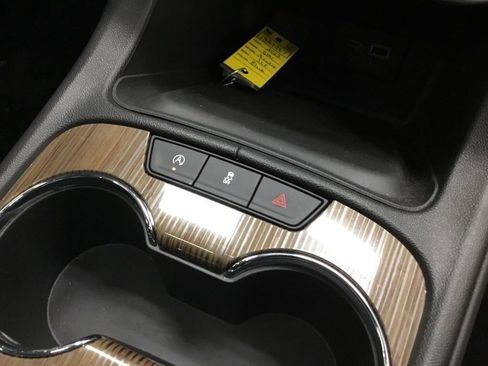 Used 2023 GMC Acadia SLE w/ Driver Convenience Package image 25