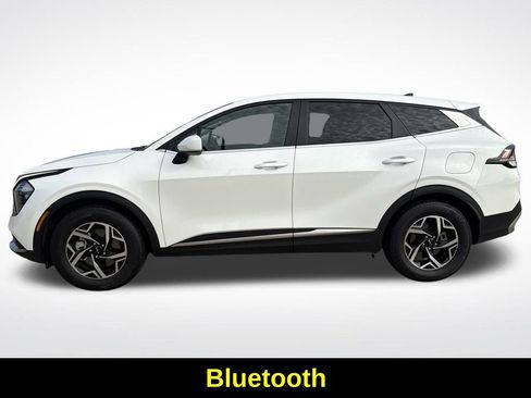 Used 2023 Kia Sportage LX image 2