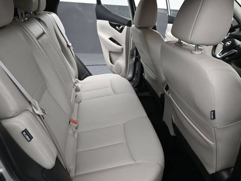Used 2022 Nissan Rogue Sport SL w/ Premium Package FWD image 17
