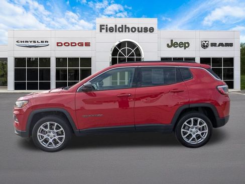 Used 2024 Jeep Compass Latitude AWD/4WD image 17