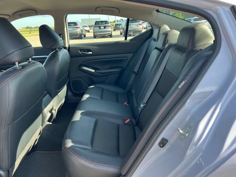 Used 2024 Nissan Altima 2.5 SR FWD image 7