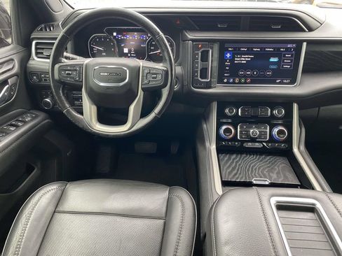 Used 2021 GMC Yukon XL Denali w/ Denali Premium Package AWD/4WD image 10