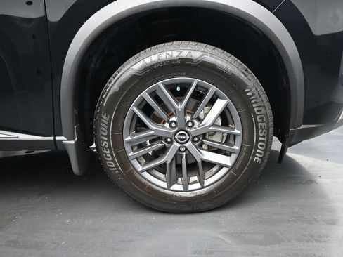 Used 2023 Nissan Rogue S image 10