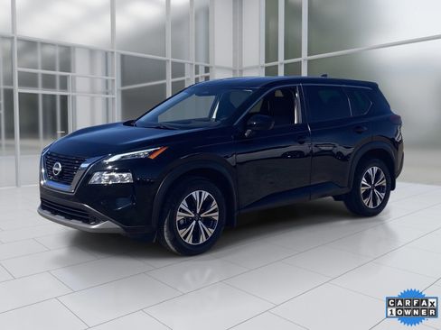 Certified 2023 Nissan Rogue SV image 2