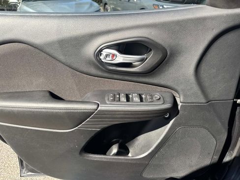 Used 2016 Jeep Cherokee Latitude w/ Safety/Convenience Group image 7