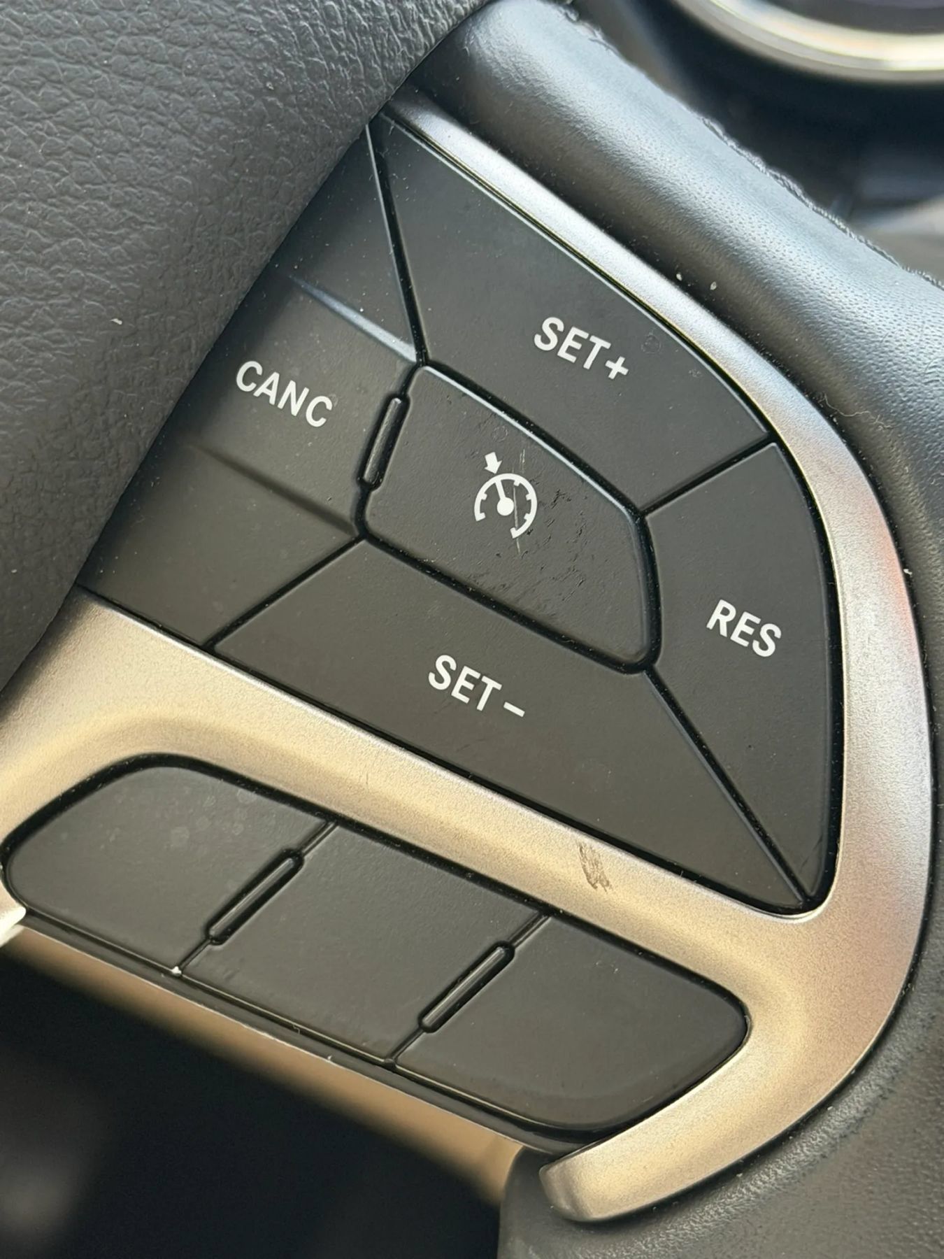 Used 2019 Jeep Grand Cherokee Limited AWD/4WD image 16