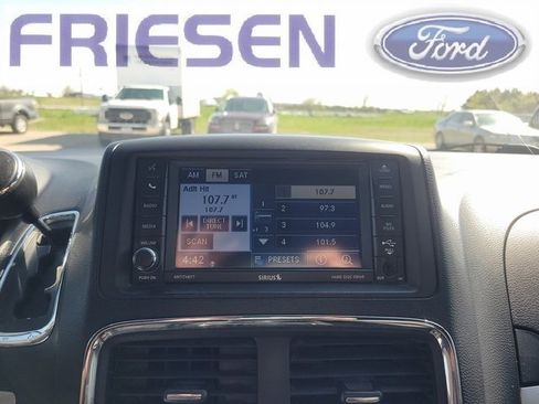 Used 2011 Dodge Grand Caravan R/T w/ Driver Convenience Group image 19