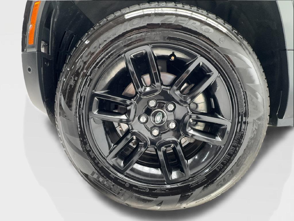 Used 2025 Land Rover Defender 110 S AWD/4WD image 15
