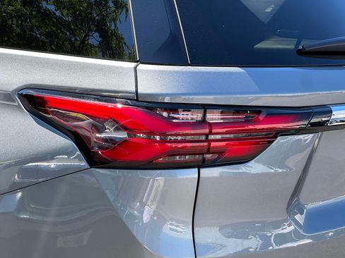 Used 2023 Chevrolet Traverse LT AWD/4WD image 8