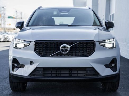 Certified 2025 Volvo XC40 B5 Ultra w/ Climate Package image 2