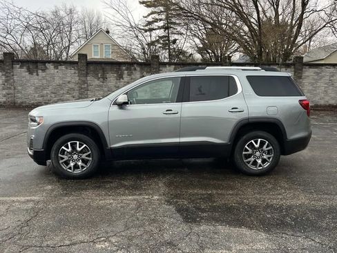 Used 2023 GMC Acadia SLT image 2