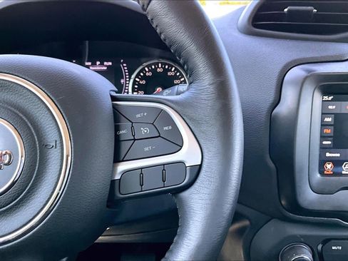 Used 2018 Jeep Renegade Latitude w/ Cold Weather Group AWD/4WD image 24