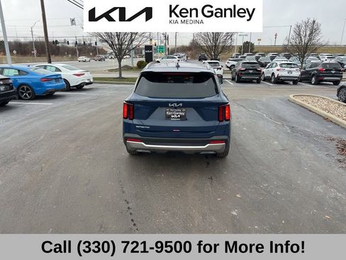 Certified 2025 Kia Sorento S w/ Panoramic Sunroof Package image 13