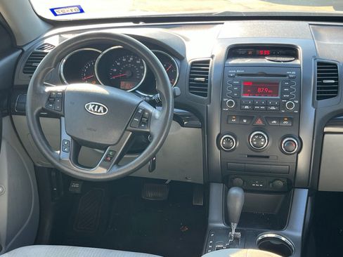 Used 2013 Kia Sorento LX w/ Value Pkg FWD image 18