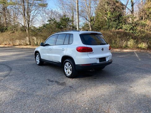 Used 2017 Volkswagen Tiguan S image 8