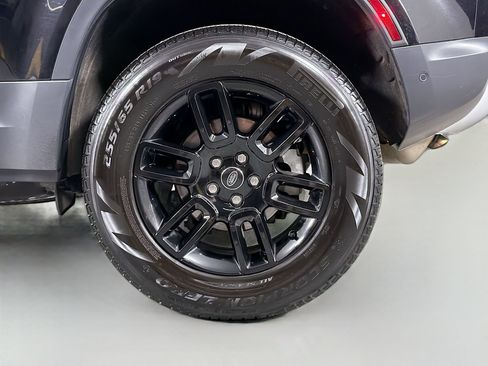 Certified 2025 Land Rover Defender 110 S image 33