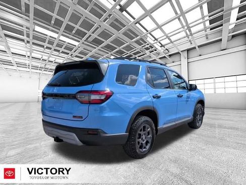 Used 2025 Honda Pilot TrailSport image 3