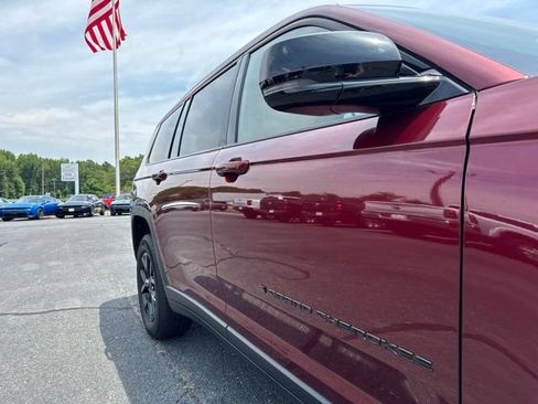 Used 2024 Jeep Grand Cherokee L Laredo AWD/4WD image 4