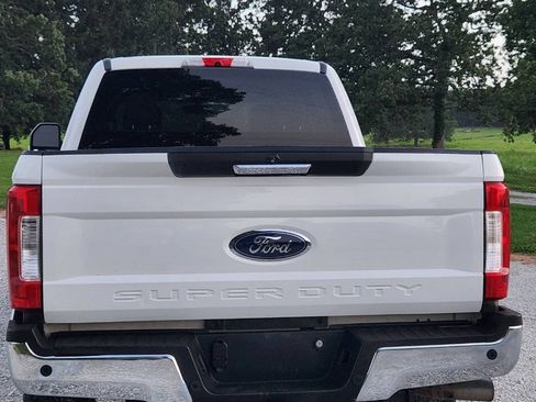 Used 2018 Ford F250 XLT w/ XLT Premium Package AWD/4WD image 4
