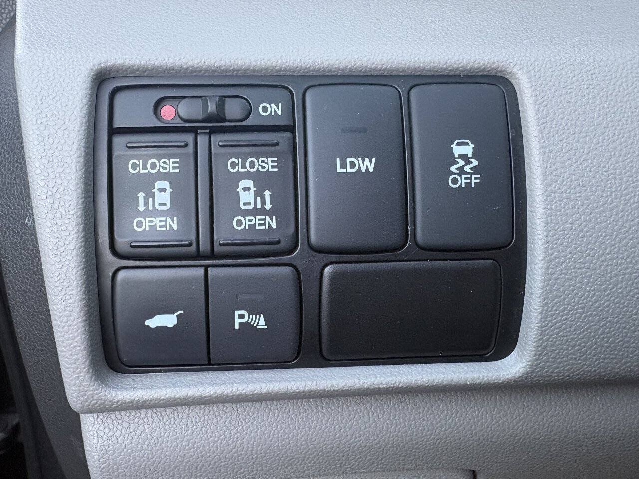 Used 2016 Honda Odyssey Touring Elite image 27