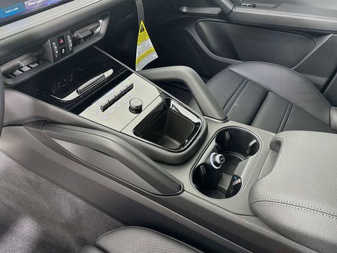 New 2026 Porsche Cayenne S image 21