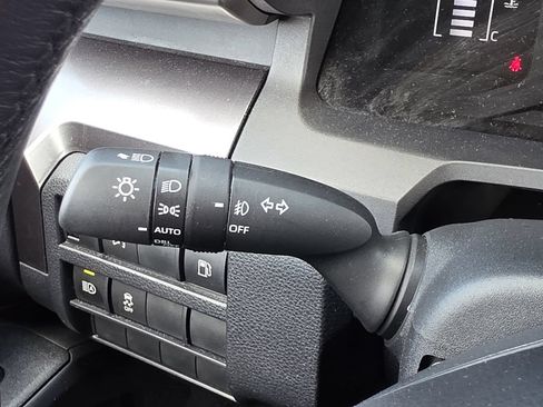 Used 2025 Toyota 4Runner SR5 AWD/4WD image 30