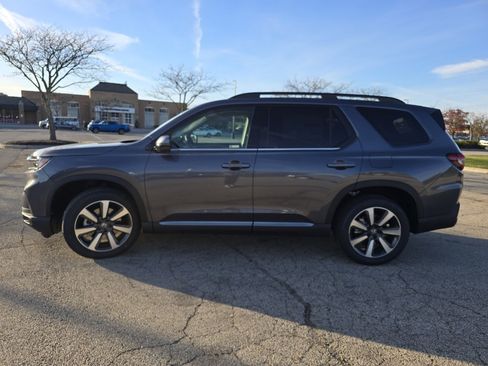 New 2025 Honda Pilot Touring image 18