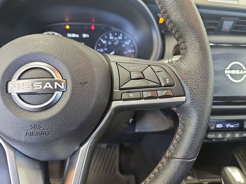 Used 2022 Nissan Kicks SR w/ Premium Package FWD image 17