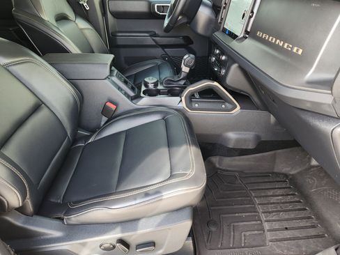 Used 2025 Ford Bronco Badlands AWD/4WD image 16