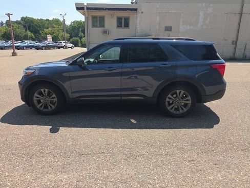 Used 2021 Ford Explorer XLT w/ Equipment Group 202A AWD/4WD image 8