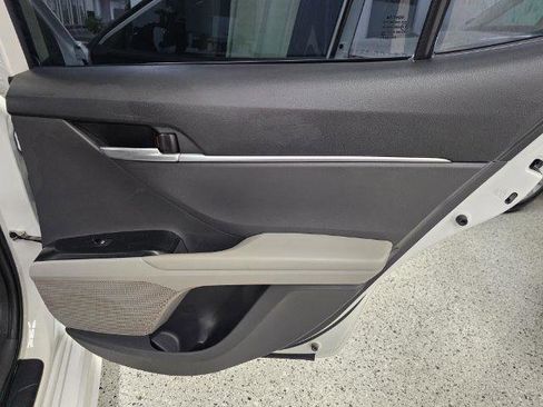Used 2020 Toyota Camry SE FWD image 28