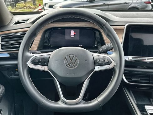 Used 2024 Volkswagen Atlas SE image 21