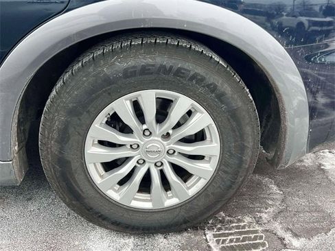 Used 2017 Nissan Armada SV image 9