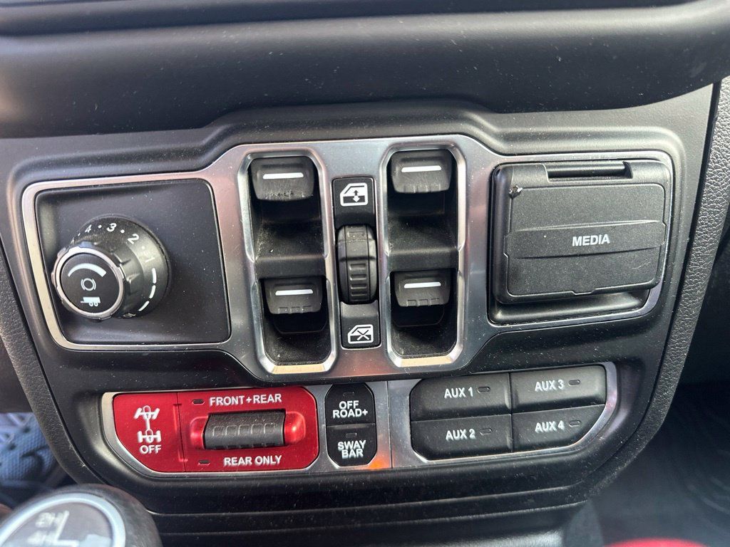 Used 2021 Jeep Gladiator Rubicon w/ Dual Top Group AWD/4WD image 23