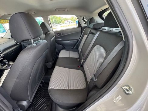 Used 2022 Hyundai Kona SE FWD image 17
