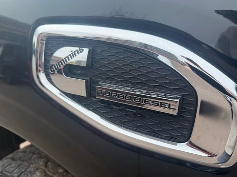 Used 2017 Nissan Titan SV AWD/4WD image 28