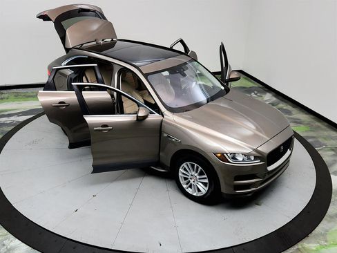 Used 2017 Jaguar F-PACE Prestige image 38
