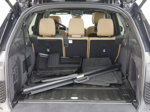 Used 2024 Land Rover Discovery Dynamic SE image 19