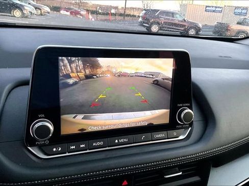 Used 2024 Nissan Rogue SV w/ SV Premium Package image 11