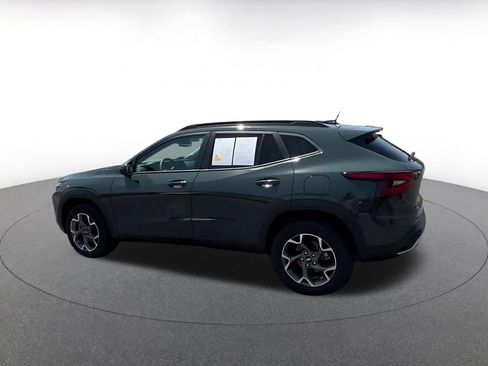 Used 2025 Chevrolet Trax LT FWD image 10