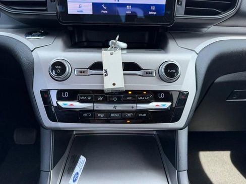 Used 2021 Ford Explorer XLT image 16