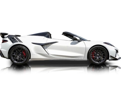 Used 2024 Chevrolet Corvette Z06 w/ Z07 Performance Package RWD image 2