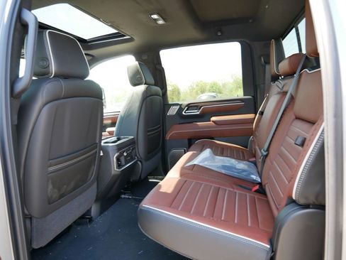 New 2026 GMC Sierra 3500 Denali Ultimate AWD/4WD image 9